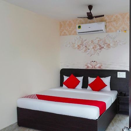 Oyo Flagship 68474 Hotel Viraj Pune Luaran gambar