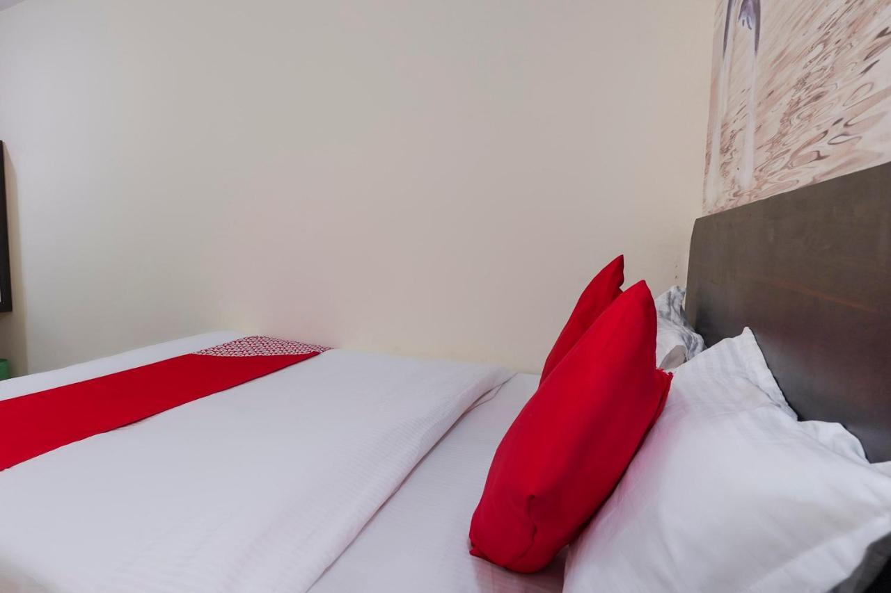 Oyo Flagship 68474 Hotel Viraj Pune Luaran gambar