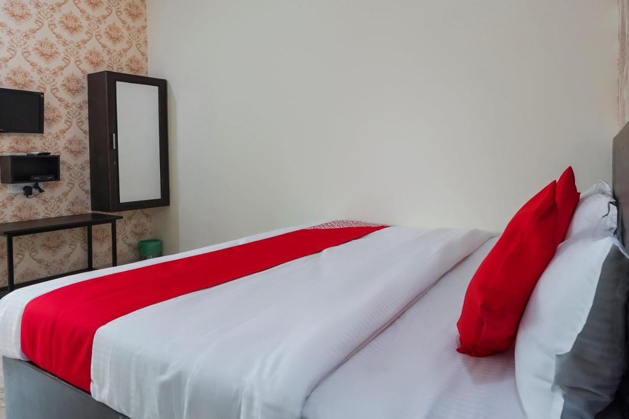 Oyo Flagship 68474 Hotel Viraj Pune Luaran gambar